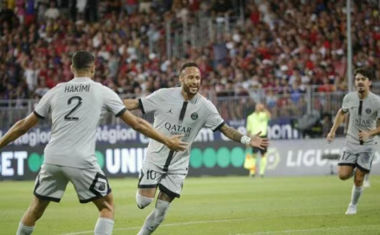 贴着风去飞 贴着风去飞