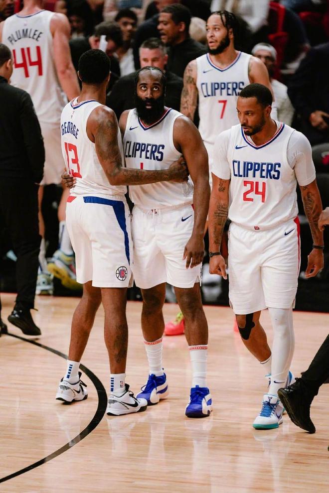 队季中交易 队季中交易